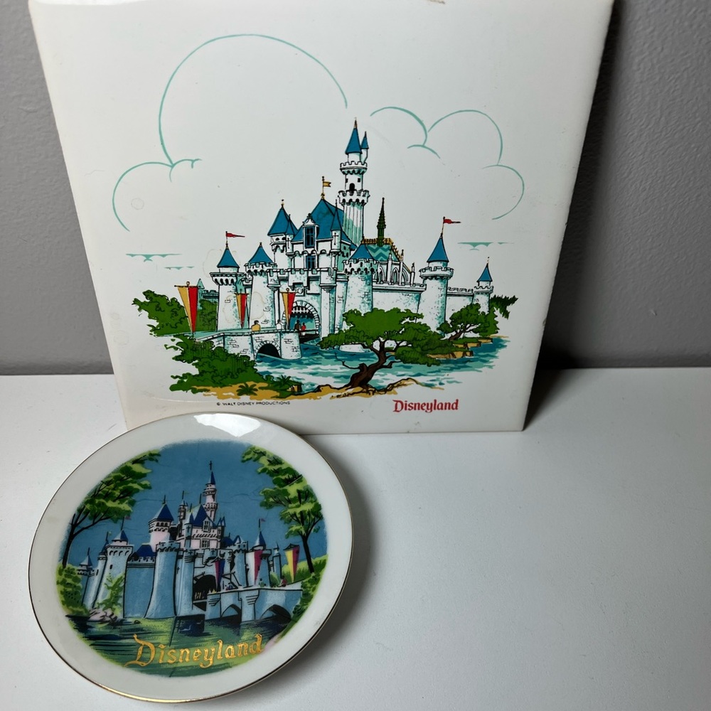 VINTAGE DISNEYLAND souvenirs square tile Trivet & 4" decorative plate